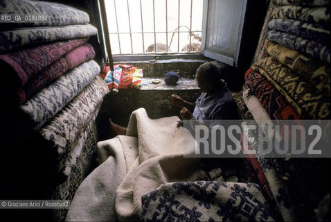 ( TUNISIA ) TUNISI : I SOUKS  - © 1996 Graziano Arici/Rosebud2 / GEO