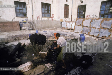 ( TUNISIA ) TUNISI : I SOUKS  - © 1996 Graziano Arici/Rosebud2 / GEO / CONCIATORI DI PELLI
