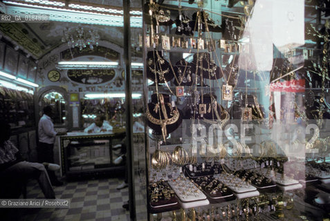 ( TUNISIA ) TUNISI : I SOUKS  - © 1996 Graziano Arici/Rosebud2 / GEO /