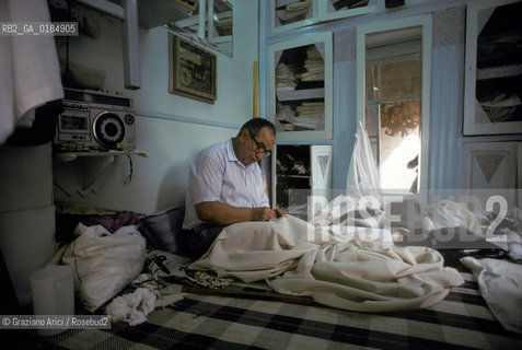 ( TUNISIA ) TUNISI : I SOUKS  - © 1996 Graziano Arici/Rosebud2 / GEO / SARTO