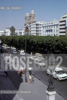 ( TUNISIA ) TUNISI : AVENUE HABIB BOURGUIBA  - © 1996 Graziano Arici/Rosebud2 / GEO