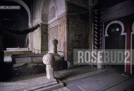 ( TUNISIA ) TUNISI :  TOURBET AZIZA OTHMANA  - © 1996 Graziano Arici/Rosebud2 / GEO / CIMITERO