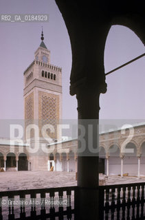 ( TUNISIA ) TUNISI : LA GRANDE MOSCHEA  - © 1996 Graziano Arici/Rosebud2 / GEO /