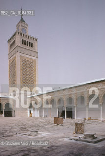 ( TUNISIA ) TUNISI : LA GRANDE MOSCHEA  - © 1996 Graziano Arici/Rosebud2 / GEO /