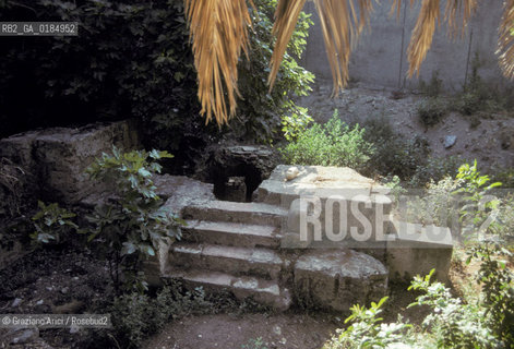 ( TUNISIA ) SCAVI ARCHEOLOGICI DI CARTAGINE : IL TOPHET - ALTARE DEI SACRIFICI  - © 1996 Graziano Arici/Rosebud2 / GEO / CIMITERO