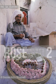 ( TUNISIA ) SIDI BOU SAID : VENDITORE DI GELSOMINI - © 1996 Graziano Arici/Rosebud2 / GEO