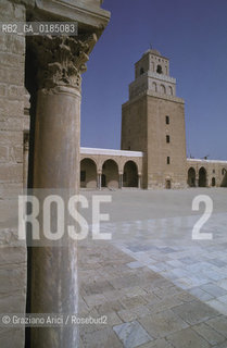 ( TUNISIA ) KAIROUAN : LA GRANDE MOSCHEA ( DJAMA SIDI OQBA ) - © 1996 Graziano Arici/Rosebud2 / GEO