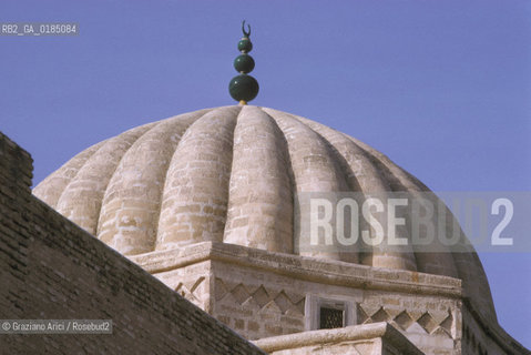 ( TUNISIA ) KAIROUAN : LA GRANDE MOSCHEA ( DJAMA SIDI OQBA ) - © 1996 Graziano Arici/Rosebud2 / GEO  / CUPOLA