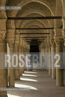 ( TUNISIA ) KAIROUAN : LA GRANDE MOSCHEA ( DJAMA SIDI OQBA ) - © 1996 Graziano Arici/Rosebud2 / GEO