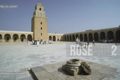 ( TUNISIA ) KAIROUAN : LA GRANDE MOSCHEA ( DJAMA SIDI OQBA ) - © 1996 Graziano Arici/Rosebud2 / GEO