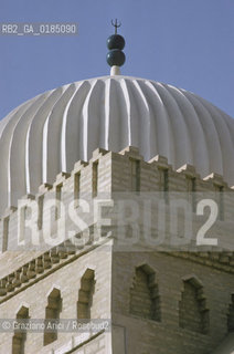 ( TUNISIA ) KAIROUAN : LA GRANDE MOSCHEA ( DJAMA SIDI OQBA ) - © 1996 Graziano Arici/Rosebud2 / GEO  / CUPOLA