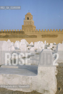 ( TUNISIA ) KAIROUAN : LA GRANDE MOSCHEA ( DJAMA SIDI OQBA ) - © 1996 Graziano Arici/Rosebud2 / GEO  / CIMITERO