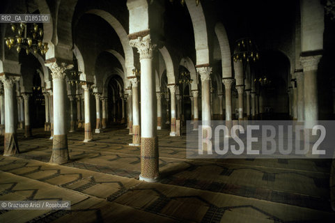 ( TUNISIA ) KAIROUAN : LA GRANDE MOSCHEA ( DJAMA SIDI OQBA ) - © 1996 Graziano Arici/Rosebud2 / GEO