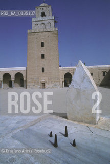 ( TUNISIA ) KAIROUAN : LA GRANDE MOSCHEA ( DJAMA SIDI OQBA ) - © 1996 Graziano Arici/Rosebud2 / GEO  / MERIDIANA