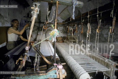 ( TUNISIA ) KAIROUAN : TESSITORE  - © 1996 Graziano Arici/Rosebud2 / GEO / ARTIGIANATO