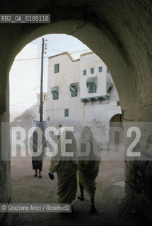 ( TUNISIA ) KAIROUAN : STRADA  - © 1996 Graziano Arici/Rosebud2 / GEO