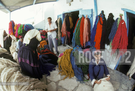 ( TUNISIA ) KAIROUAN : VENDITORI DI LANA  - © 1996 Graziano Arici/Rosebud2 / GEO