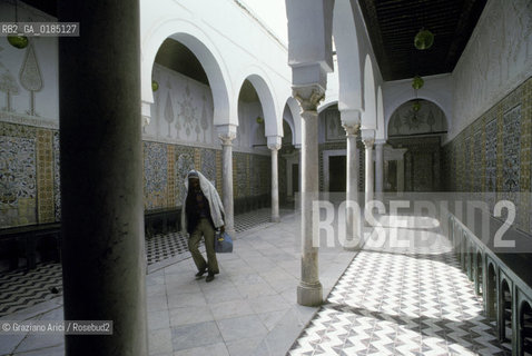 ( TUNISIA ) KAIROUAN : ZAOUIA DE SIDI SAHAB ( MOSCHEA DEL BARBIERE )  - © 1996 Graziano Arici/Rosebud2 / GEO