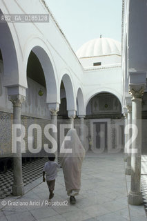 ( TUNISIA ) KAIROUAN : ZAOUIA DE SIDI SAHAB ( MOSCHEA DEL BARBIERE )  - © 1996 Graziano Arici/Rosebud2 / GEO