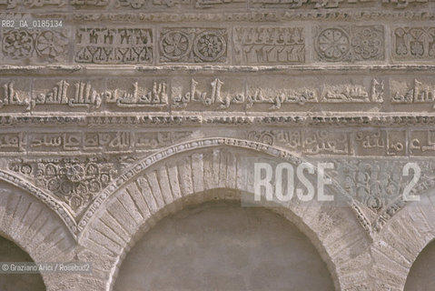 ( TUNISIA ) KAIROUAN : DJAMA TLETA BIBANE ( MOSCHEA DELLE TRE PORTE )  - © 1996 Graziano Arici/Rosebud2 / GEO / SCRITTA