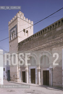 ( TUNISIA ) KAIROUAN : DJAMA TLETA BIBANE ( MOSCHEA DELLE TRE PORTE )  - © 1996 Graziano Arici/Rosebud2 / GEO