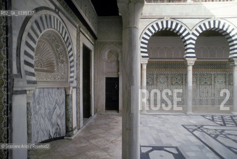 ( TUNISIA ) KAIROUAN : ZAOUIA SIDI ABID EL-GHARIANI ( MOSCHEA  )  - © 1996 Graziano Arici/Rosebud2 / GEO