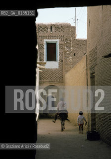( TUNISIA ) TOZEUR : STRADA  - © 1996 Graziano Arici/Rosebud2 / GEO /