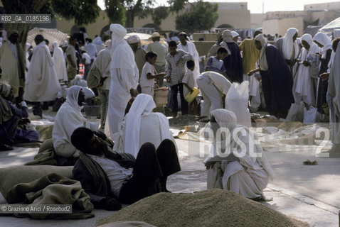 ( TUNISIA )  MERCATO NELLOASI DI DOUZ  - © 1996 Graziano Arici/Rosebud2 / GEO