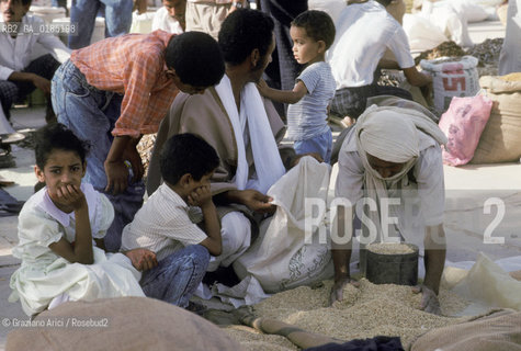 ( TUNISIA )  MERCATO NELLOASI DI DOUZ  - © 1996 Graziano Arici/Rosebud2 / GEO