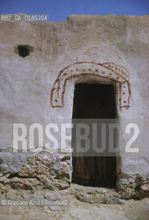 ( TUNISIA ) OASI DI DOUZ : PORTA  - © 1996 Graziano Arici/Rosebud2 / GEO