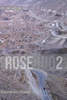 ( TUNISIA )  REGIONE DI MATMATA : VILLAGGIO - © 1996 Graziano Arici/Rosebud2 / GEO