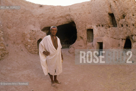 ( TUNISIA )  REGIONE DI MATMATA : CASA TROGLODITICA  - © 1996 Graziano Arici/Rosebud2 / GEO
