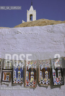 ( TUNISIA )  REGIONE DI MATMATA : TAPPETI   - © 1996 Graziano Arici/Rosebud2 / GEO