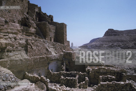 ( TUNISIA )  OASI DI CHENINI : VILLAGGIO   - © 1996 Graziano Arici/Rosebud2 / GEO