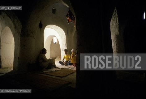 ( TUNISIA )  OASI DI CHENINI : MOSCHEA   - © 1996 Graziano Arici/Rosebud2 / GEO