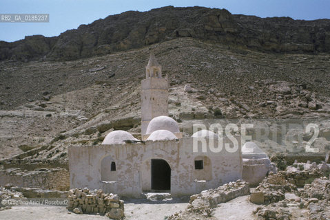 ( TUNISIA )  OASI DI CHENINI : MOSCHEA   - © 1996 Graziano Arici/Rosebud2 / GEO