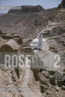 ( TUNISIA )  OASI DI CHENINI : VILLAGGIO   - © 1996 Graziano Arici/Rosebud2 / GEO