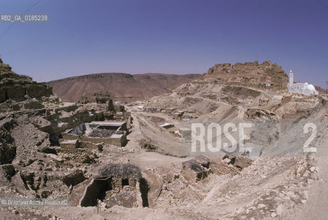 ( TUNISIA )  OASI DI CHENINI : VILLAGGIO   - © 1996 Graziano Arici/Rosebud2 / GEO