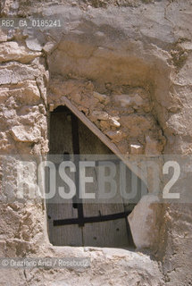 ( TUNISIA )  OASI DI CHENINI : PORTA   - © 1996 Graziano Arici/Rosebud2 / GEO