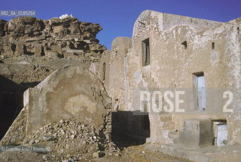 ( TUNISIA )  VILLAGGIO DI KSAR JOUAMA   - © 1996 Graziano Arici/Rosebud2 / GEO / CASA / GHORFAS