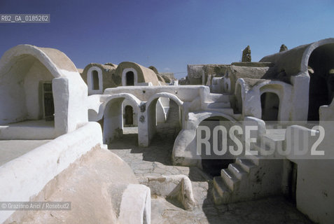 ( TUNISIA )  VILLAGGIO DI KSAR HADDADA   - © 1996 Graziano Arici/Rosebud2 / GEO / CASA / GHORFAS