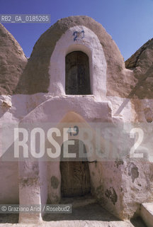( TUNISIA )  VILLAGGIO DI KSAR HADDADA   - © 1996 Graziano Arici/Rosebud2 / GEO / CASA / GHORFAS