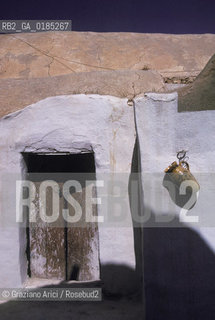 ( TUNISIA )  VILLAGGIO DI KSAR HADDADA   - © 1996 Graziano Arici/Rosebud2 / GEO / CASA / GHORFAS / PORTA
