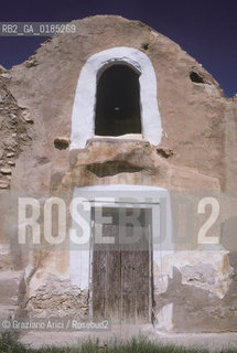 ( TUNISIA )  VILLAGGIO DI KSAR HADDADA   - © 1996 Graziano Arici/Rosebud2 / GEO / CASA / GHORFAS /