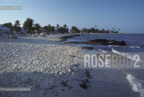 ( TUNISIA )  ISOLA DJERBA ( JERBA ) : SPIAGGIA - © 1996 Graziano Arici/Rosebud2 / GEO