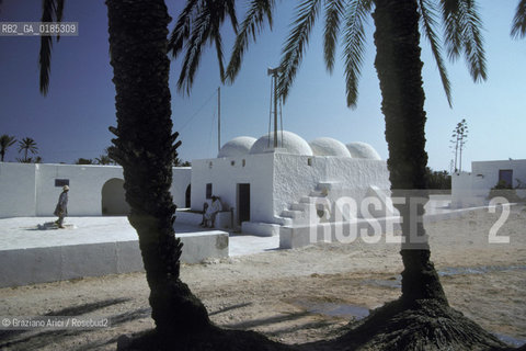 ( TUNISIA )  ISOLA DJERBA ( JERBA ) : MOSCHEA - © 1996 Graziano Arici/Rosebud2 / GEO / ARCHITETTURA