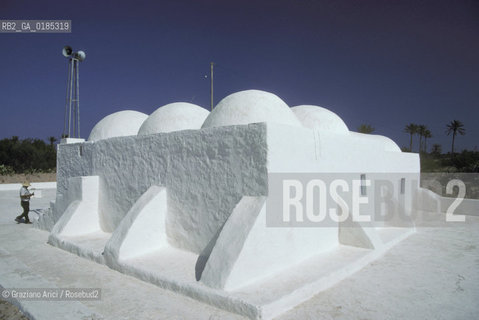 ( TUNISIA )  ISOLA DJERBA ( JERBA ) : MOSCHEA  - © 1996 Graziano Arici/Rosebud2 / GEO / ARCHITETTURA