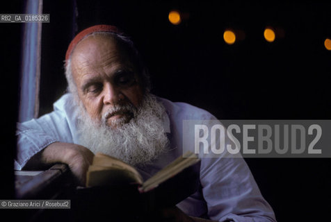 ( TUNISIA )  ISOLA DJERBA ( JERBA ) : LA SINAGOGA LA GHRIBA - IL RABBINO  - © 1996 Graziano Arici/Rosebud2 / GEO /  EBREI