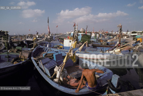 ( TUNISIA ) PORTO DI MAHDIA : BARCHE DA PESCA  - © 1996 Graziano Arici/Rosebud2 / GEO