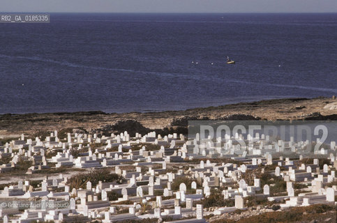 ( TUNISIA ) PORTO DI MAHDIA : IL CIMITERO MARINO  - © 1996 Graziano Arici/Rosebud2 / GEO